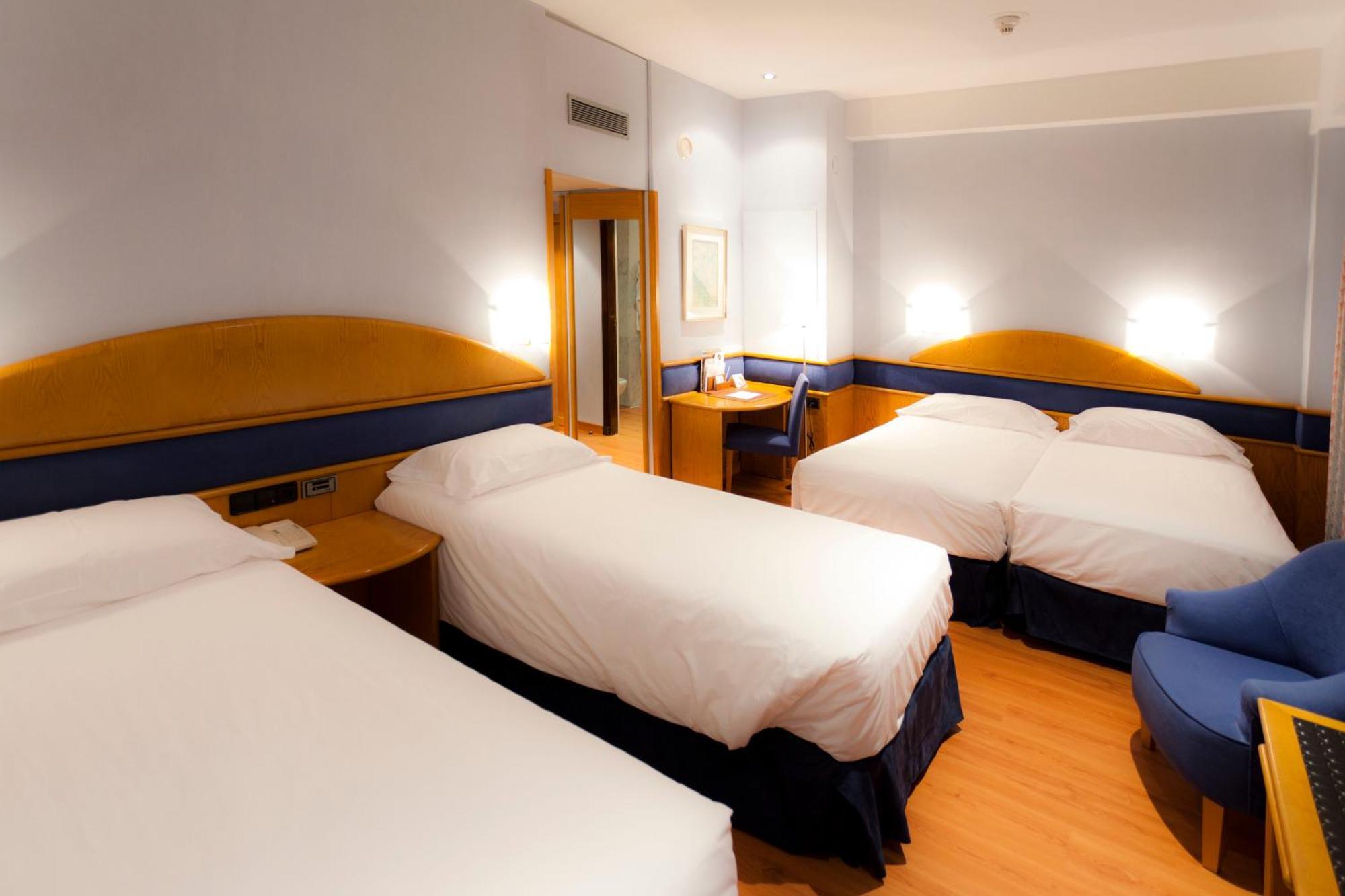 Standard Family Room,1207573768:JPEG