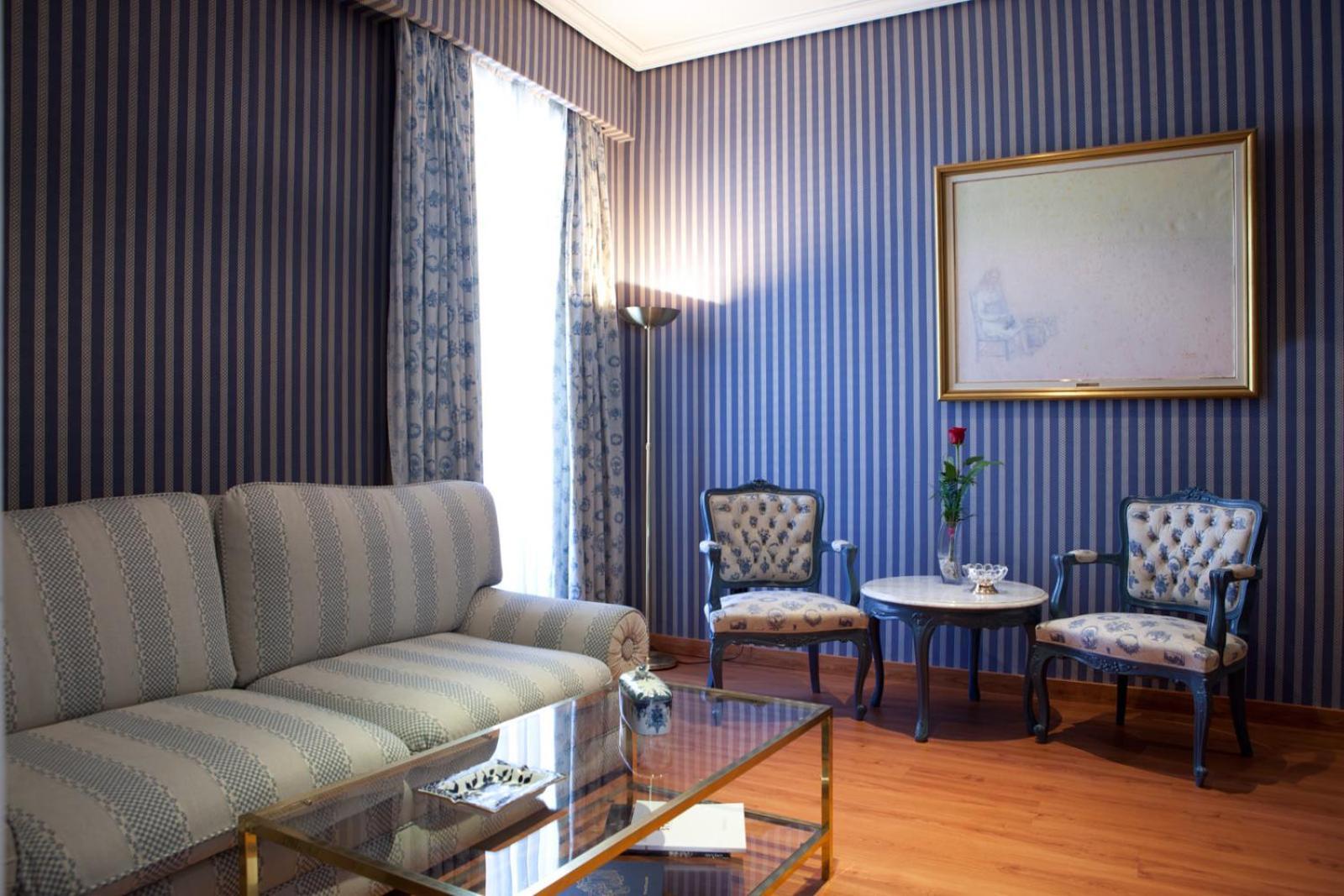 Suite,666156780:JPEG